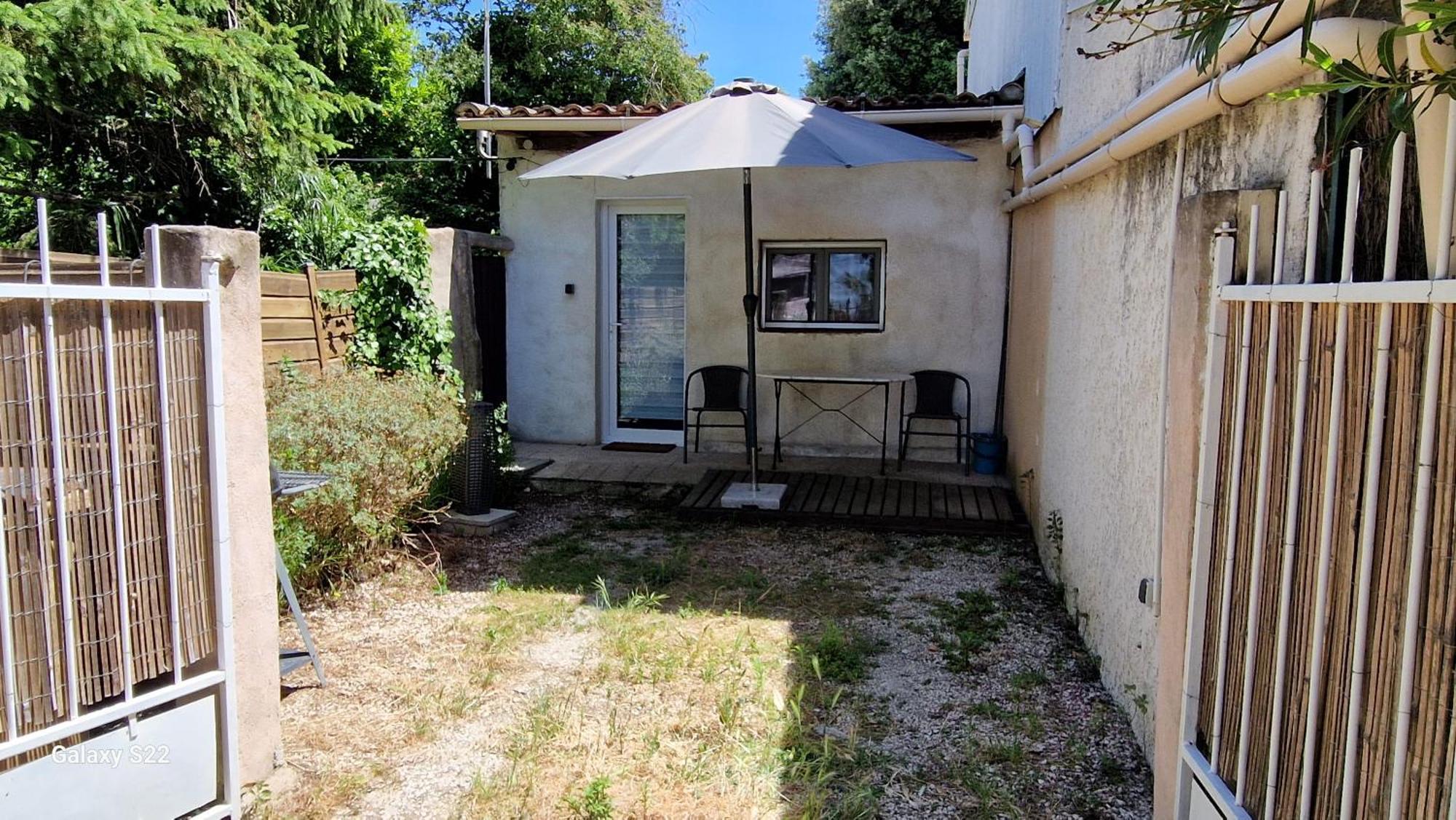 Le Studio Remcam Saint-Mitre-les-Remparts Exterior photo